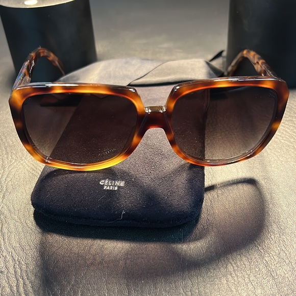 Celine CL401461 Sunglasses in tortoise shell - Picture 6 of 6